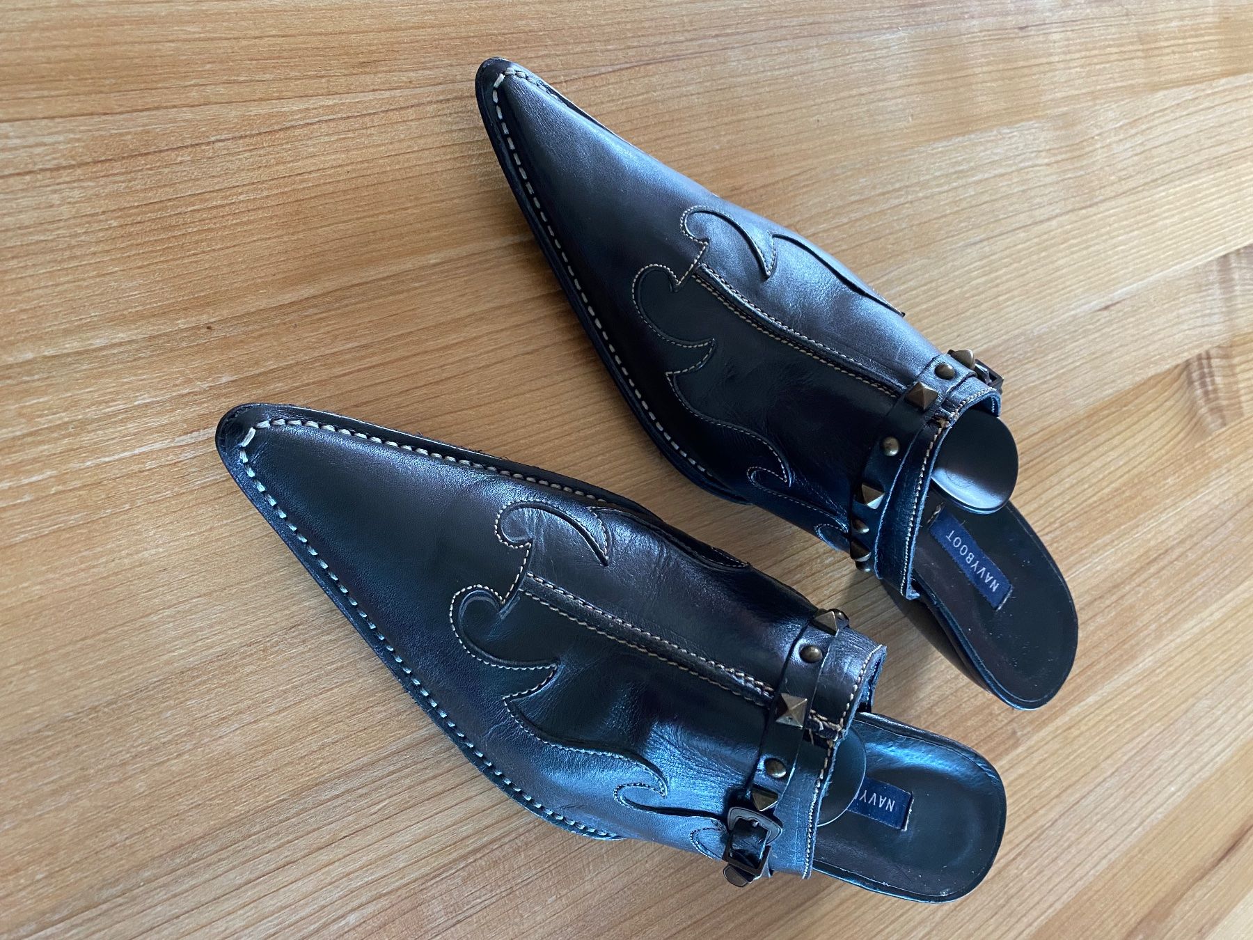 Navyboot Damenschuhe: NAVYBOOT Leder Pantolette Gr40 Cowboy Stile – Gebraucht aus Steinmaur von Mutten10 1
