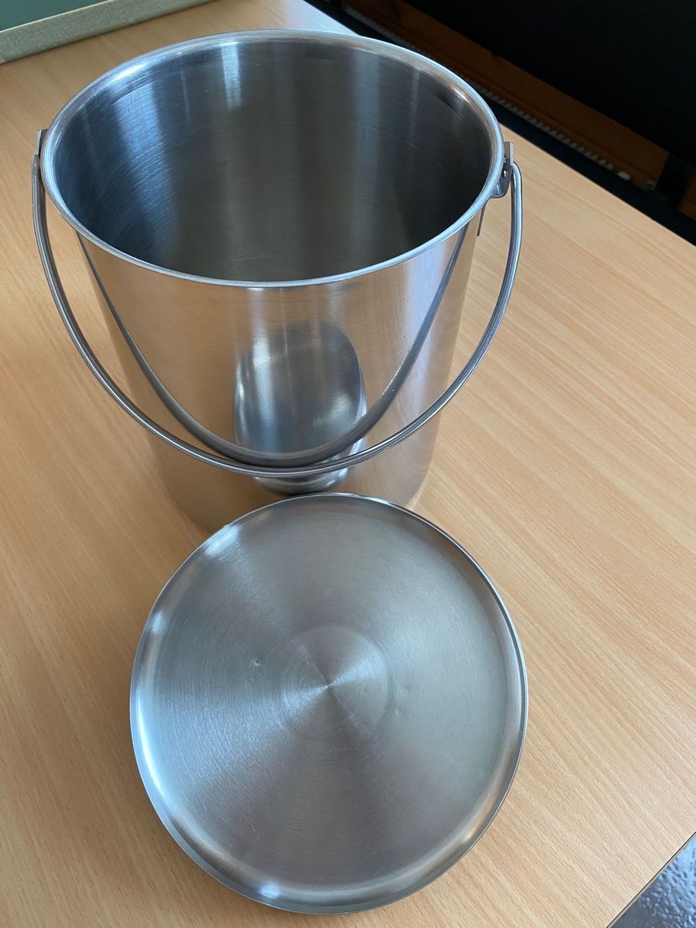 Sonstiges für Haushalt & Wohnen: Milchkesseli/Kanne swiss-made NSN18-8 INOX mit Deckel 5 Lit. – Gebraucht aus Stein AR von claire009