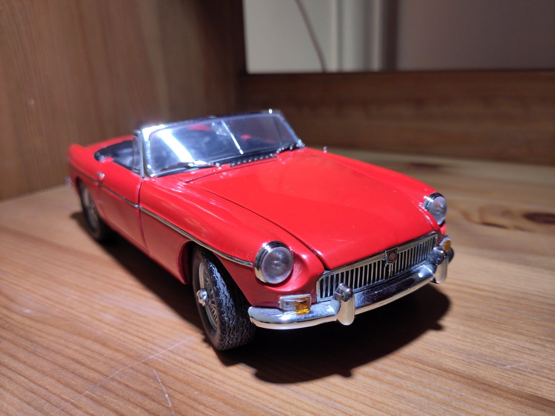 Kyosho Voitures modèles: Modellauto Kyosho MGB MkI 1/18 – D'occasion à Bülach par Tiefschlaflos