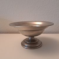 Kleine Zinnschale mit Fuss