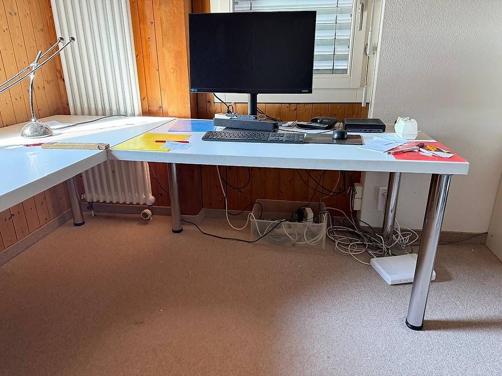 Scrivanie: Robustes Eck-Pult inkl. Korpus – Usato da Oberlunkhofen venduto da HelenOL 1