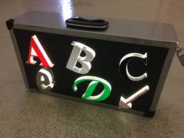 Leuchtkasten Typografie Grafik Koffer «A B C D E», 220 V