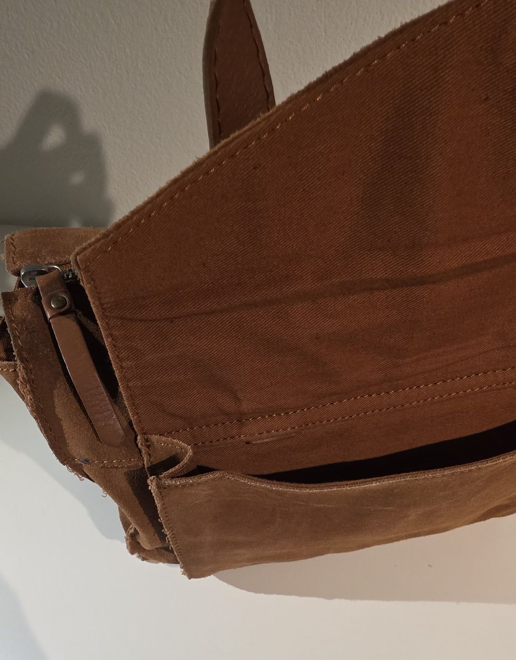 Borse da donna: Schöne Wildledertasche in Braun – Usato da Wichtrach venduto da Croianer 3