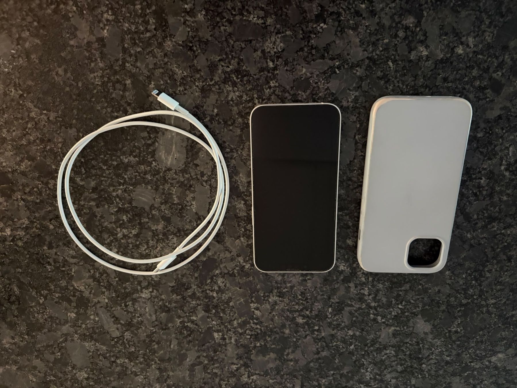 Apple Telefoni cellulari / Smartphones: Apple iPhone 13 weiss – Usato da Wetzikon ZH venduto da FleaMarket 1