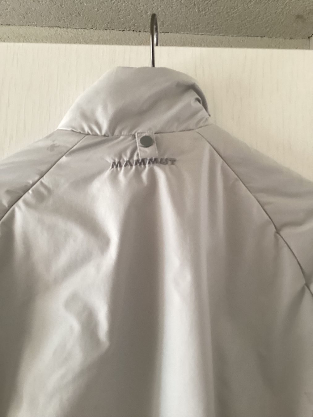 Mammut Giacche: Wunderschöne leichte hellgraue Mammut Jacke – Nuovo (secondo la descrizione) da Unterkulm venduto da Lunchen11 4