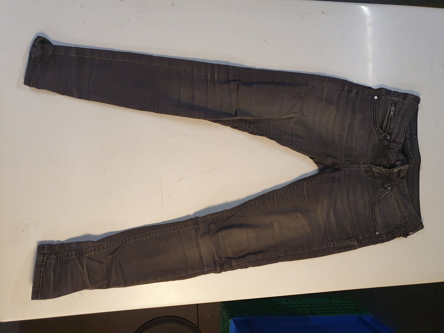 Jeans: Never Devi Jeans schwarz grösse 32 – Gebraucht aus Zürich von loosebone