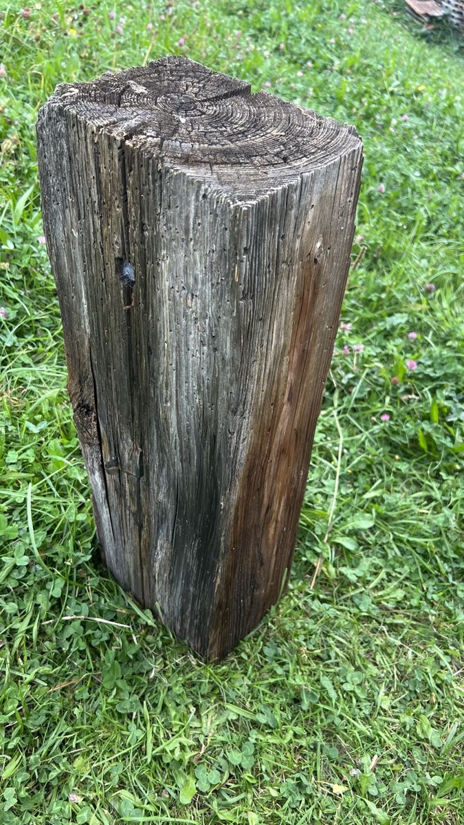 Articoli in legno: Altholzbalken als Standsockel – Usato da Goldiwil (Thun) venduto da Carlo77 1
