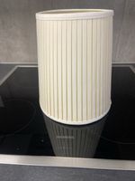 Abat-jour plissé crème, élégant pour une lumière douce!