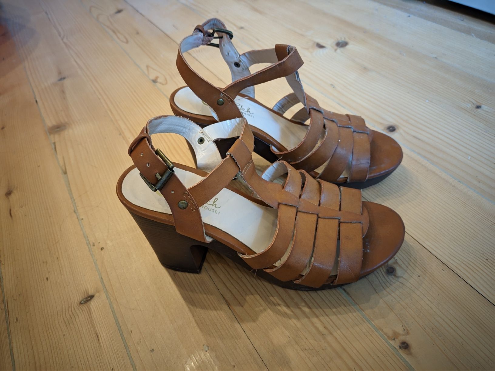 C&A Scarpe da donna: Sandalen mit Absatz – Usato da Fribourg venduto da sarahmaria123 1