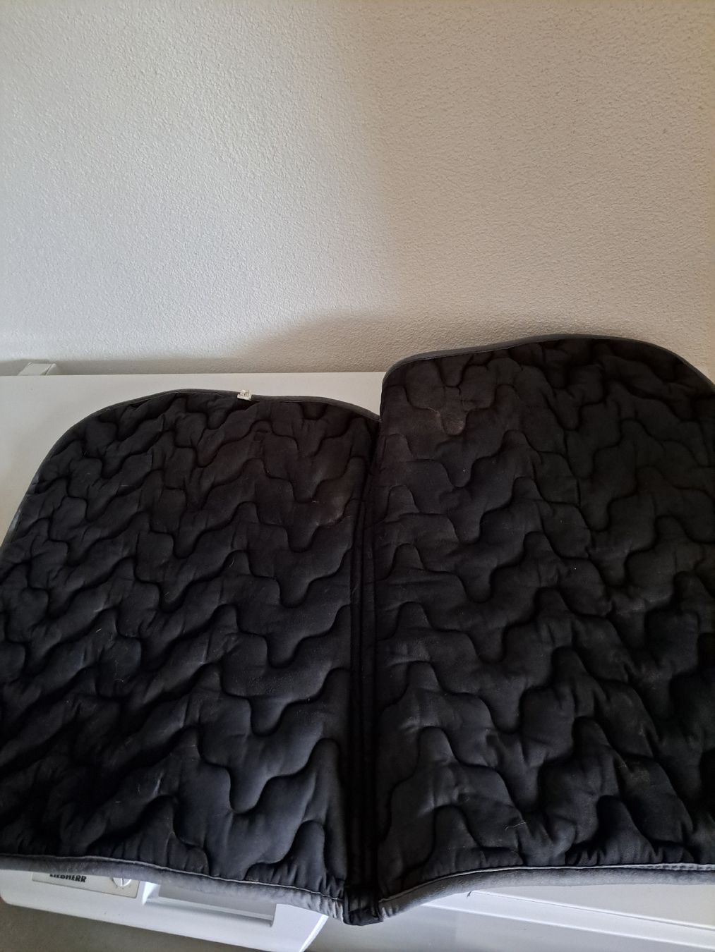 Coperte: schwarze Spring-Schabracke (Grösse Full) – Usato da Seengen venduto da alexandra.weber 2