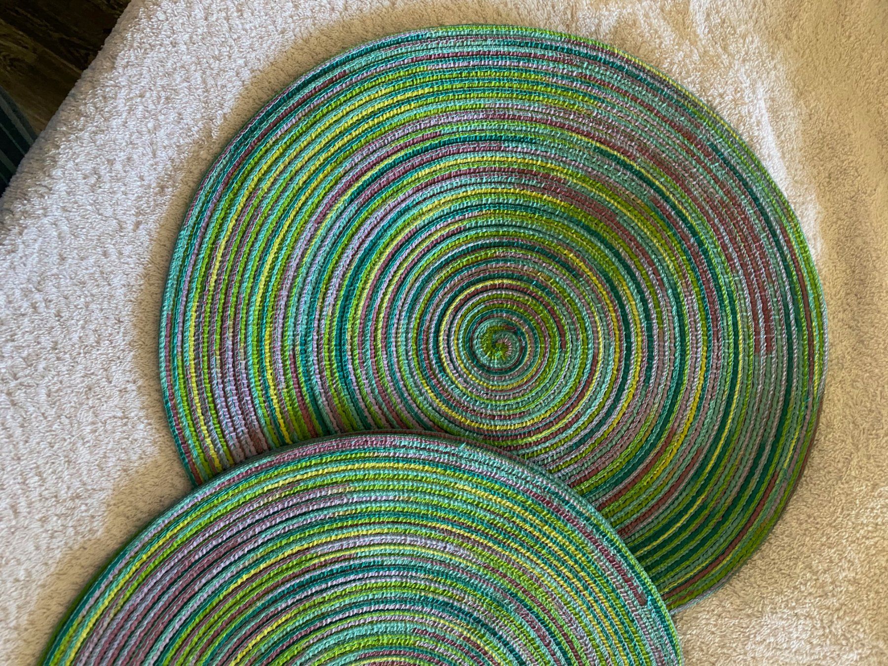 Set di tavolo e panche: 4 runde Tisch-Set – Usato da Allenwinden venduto da Obalu 1