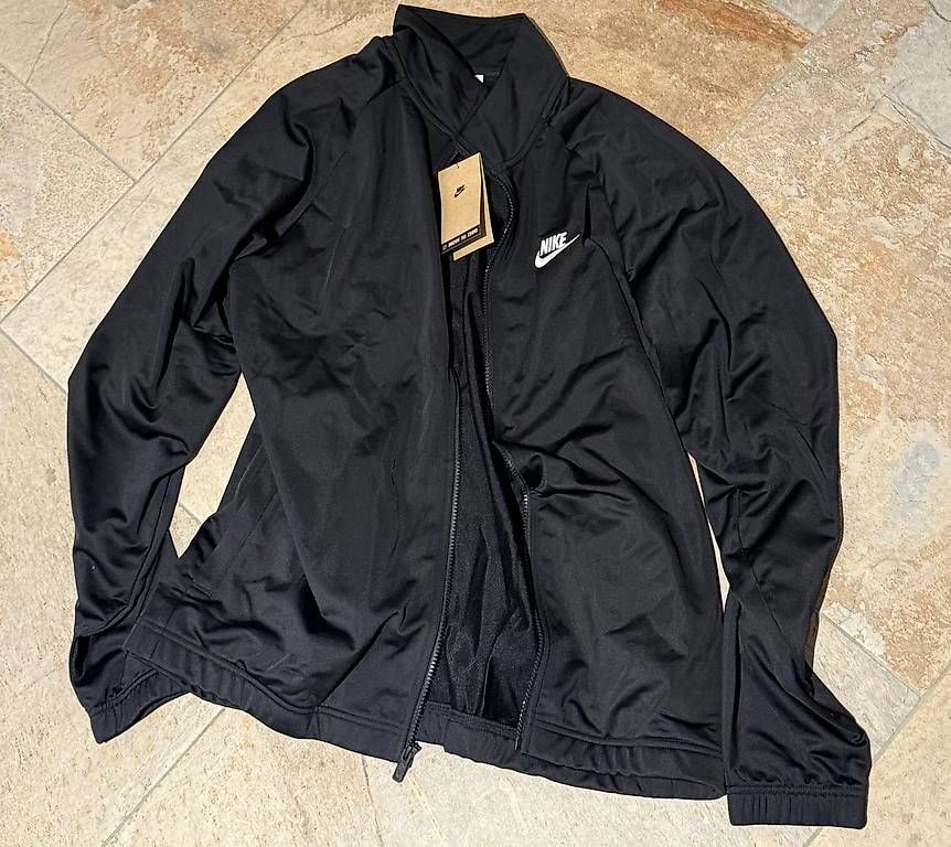 Nike Jumpsuits: NEU Nike Tracksuit L – D'occasion à Zollikofen par hri_r8pr 1