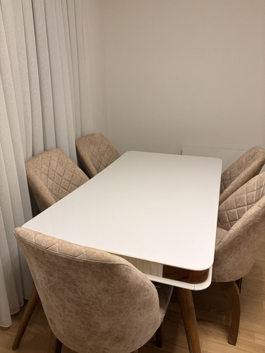 Set di tavolo e panche: Table et 5 chaises style moderne comme neuf – Usato da Renens VD venduto da edo_btn2