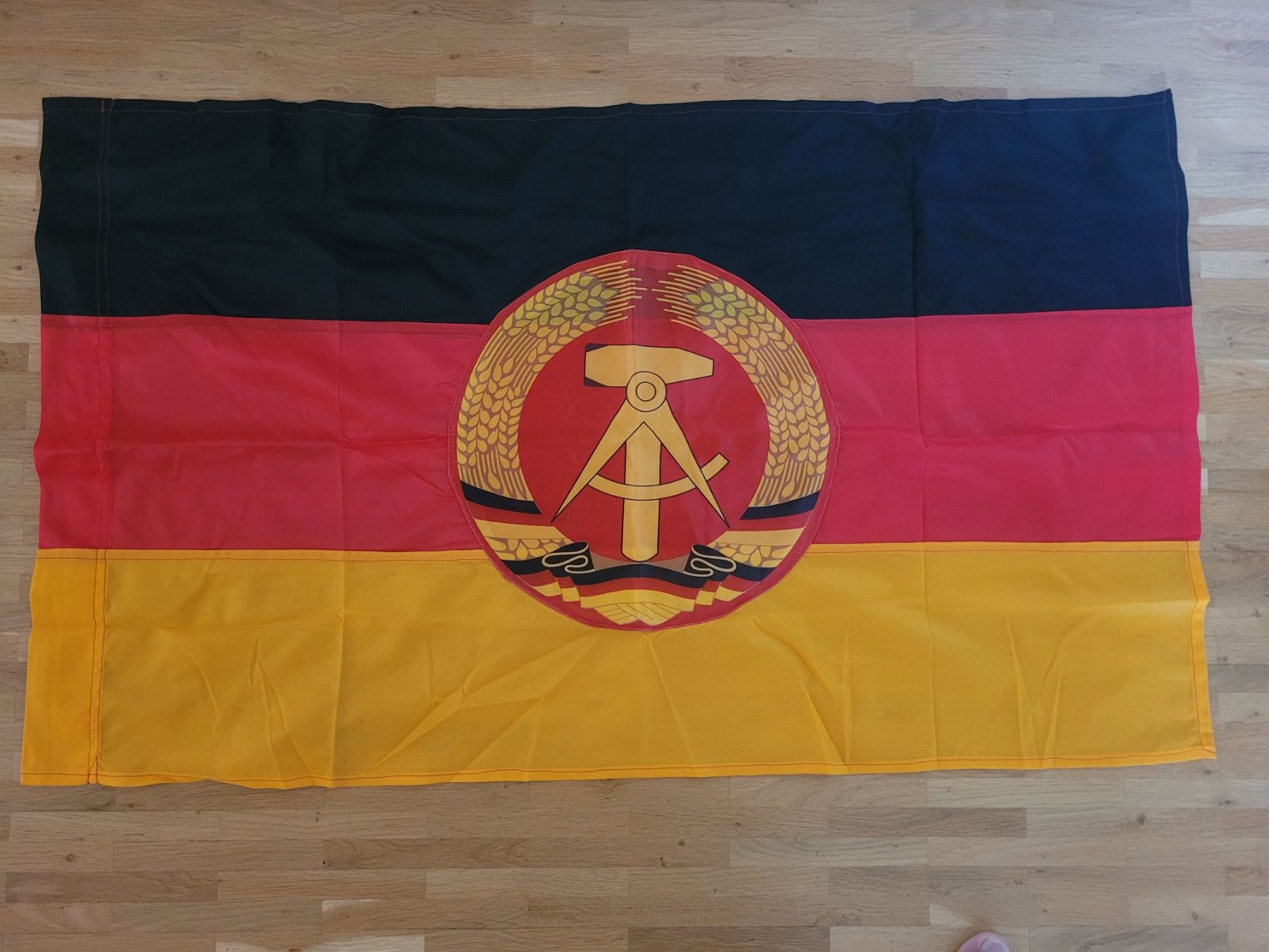 Bandiere: Original DDR Flagge, Fahne – Usato da Kriens venduto da KTP