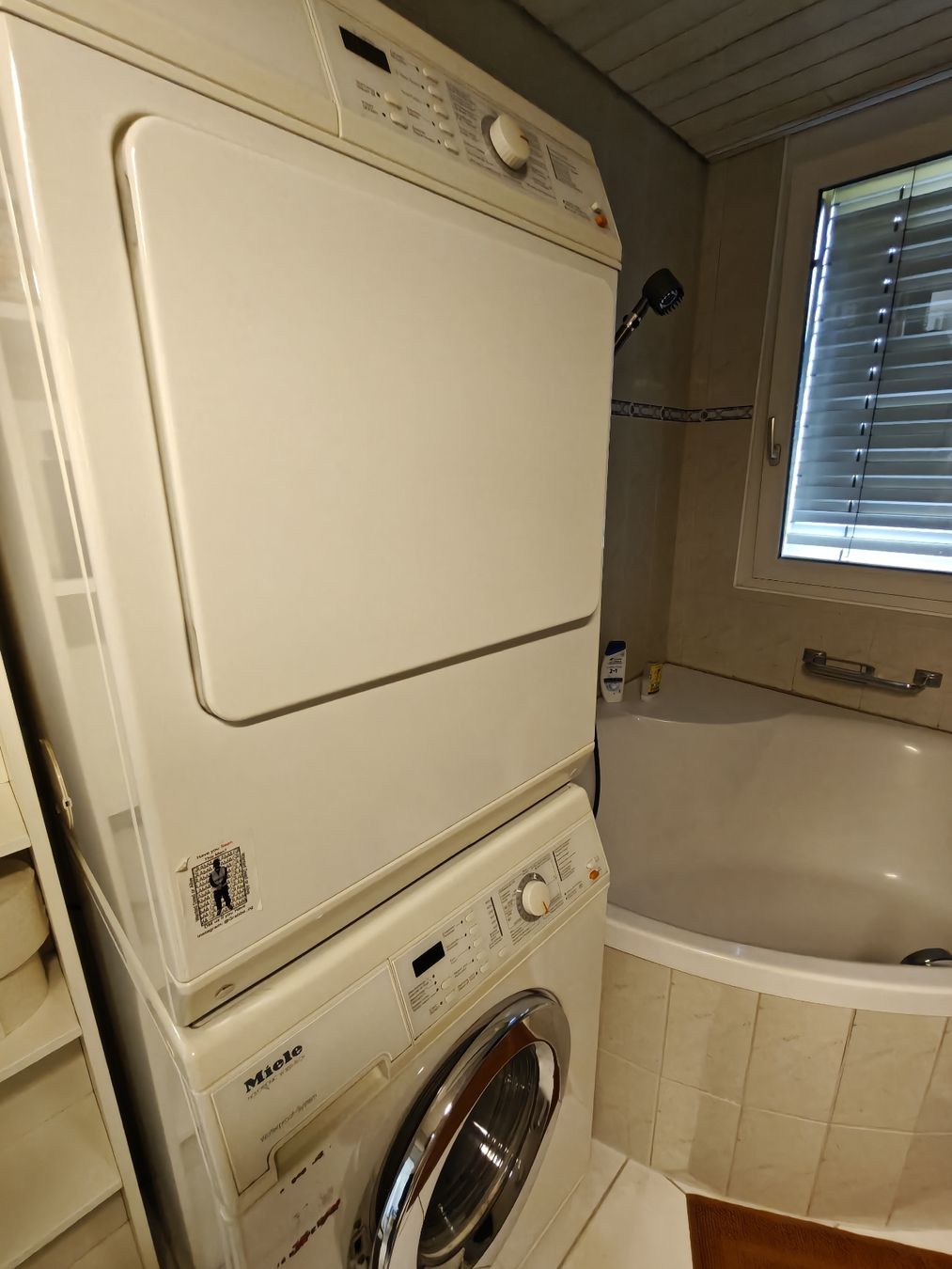 Miele Machines à laver: Miele Waschmaschine und Trockner – D'occasion à Adliswil par Melinho27