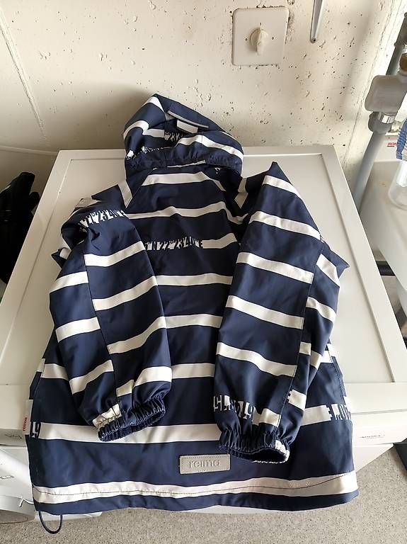 Reima Vestes & Manteaux: Reima Regenjacke Grösse 134 – D'occasion à Grossdietwil par wichtel28 3
