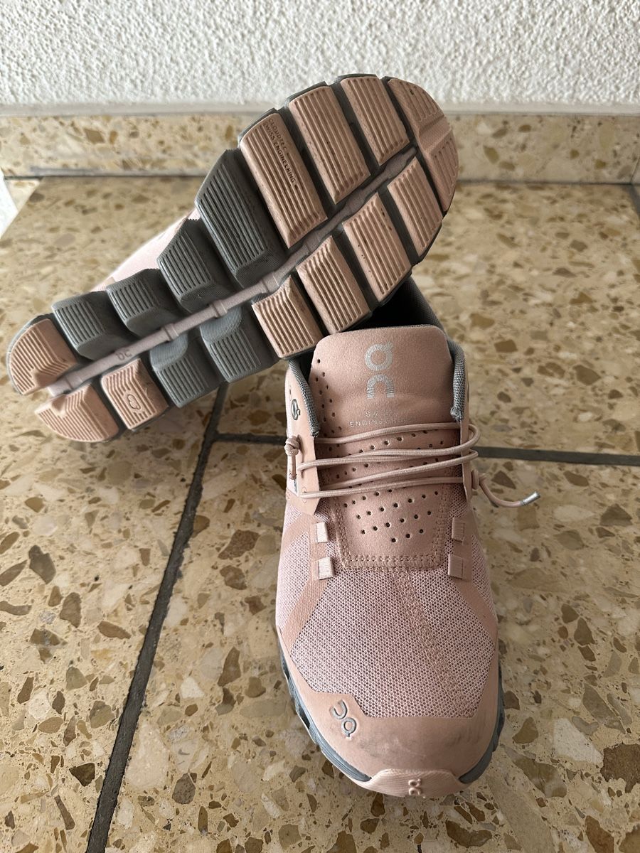 On Scarpe da donna: On Damenschuhe  – Usato da Adligenswil venduto da xiaopa 1