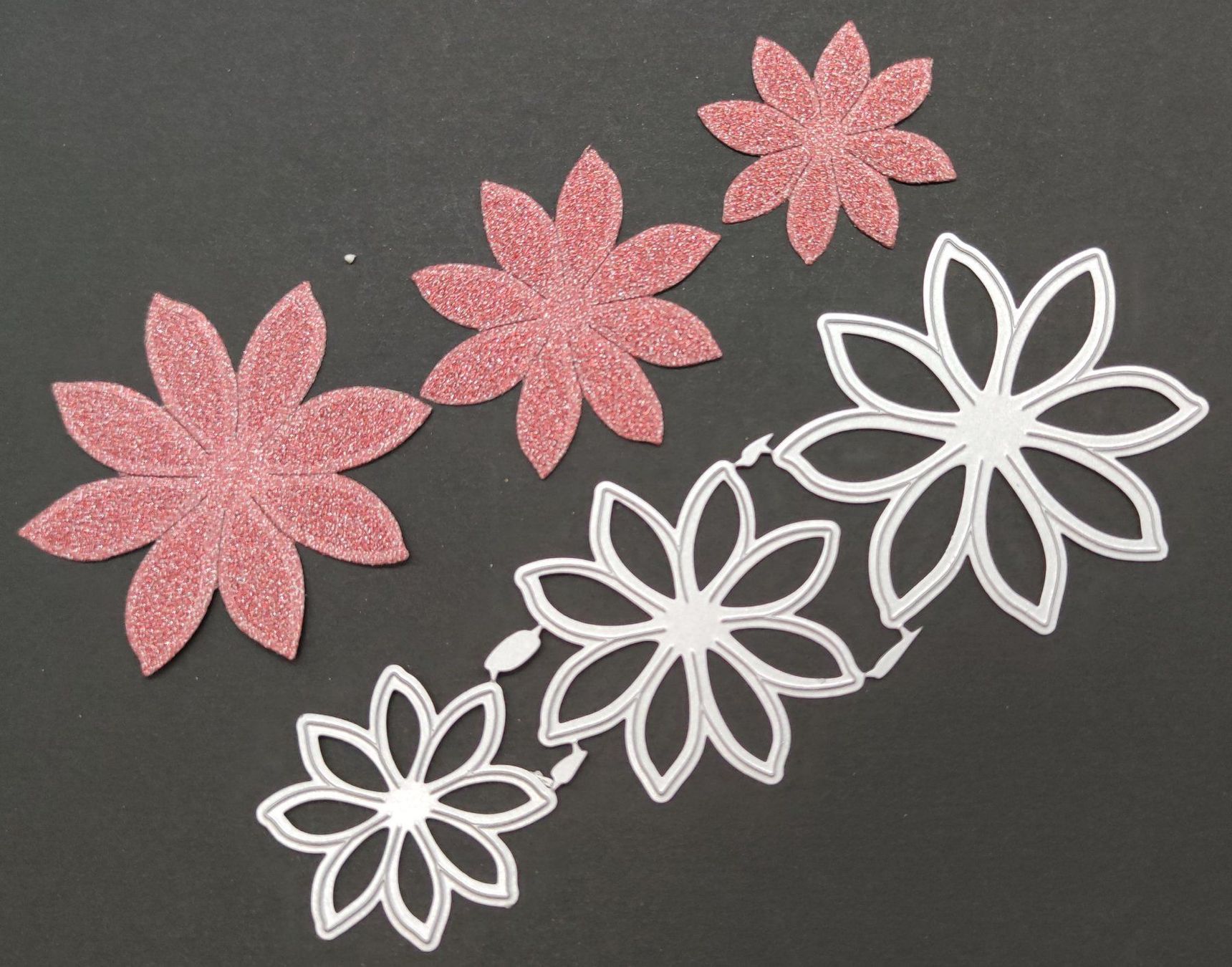 Sonstiges zum Basteln & Handarbeiten: 20 Stanzen Gartengeräte Rose Blumen – Neu und originalverpackt aus Biberist von misch810 3