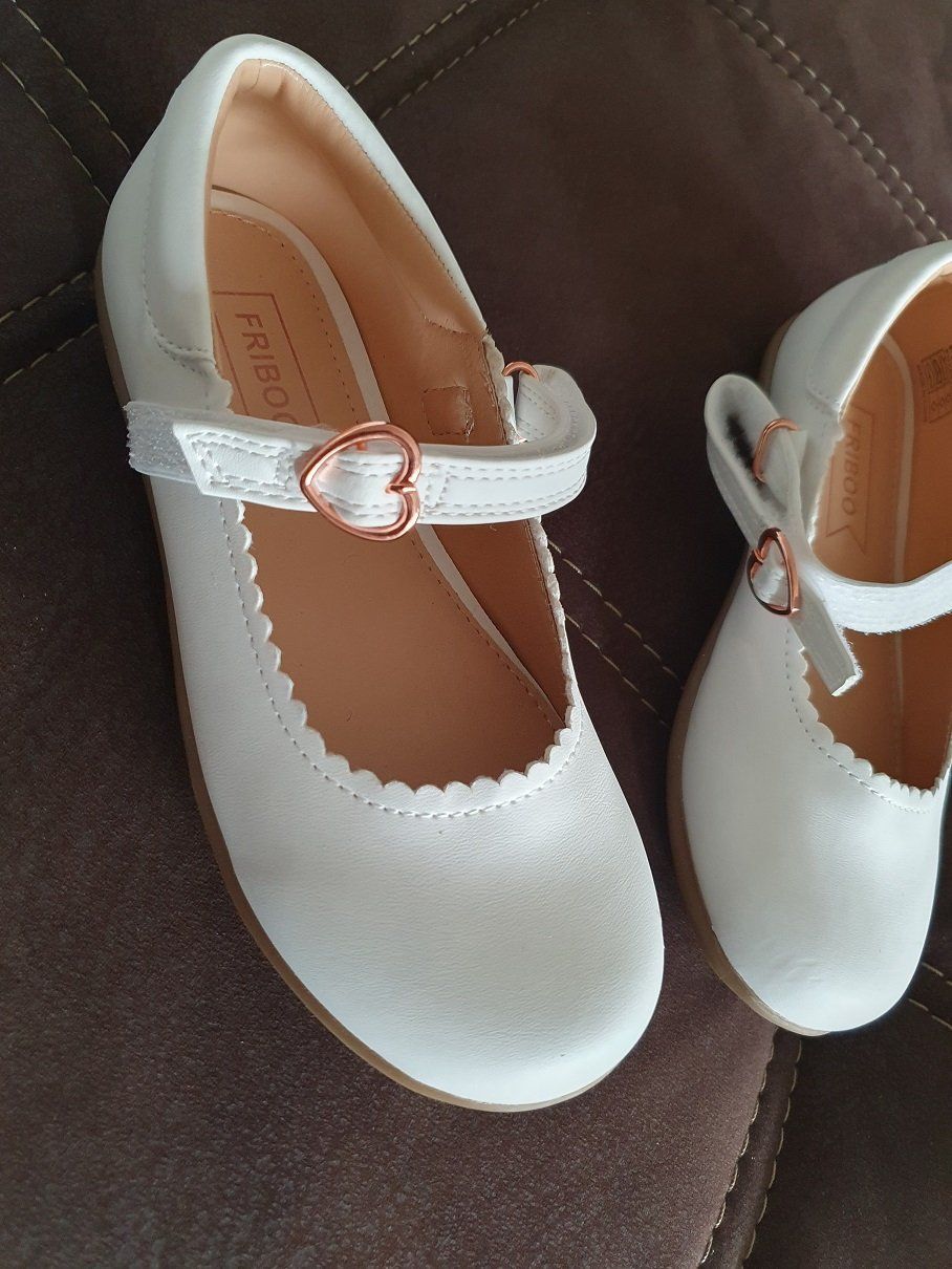 Friboo Scarpe per ragazze: Mädchen weisse Schuhe Gr. 30 – Usato da Brugg AG venduto da Evilweevil 1