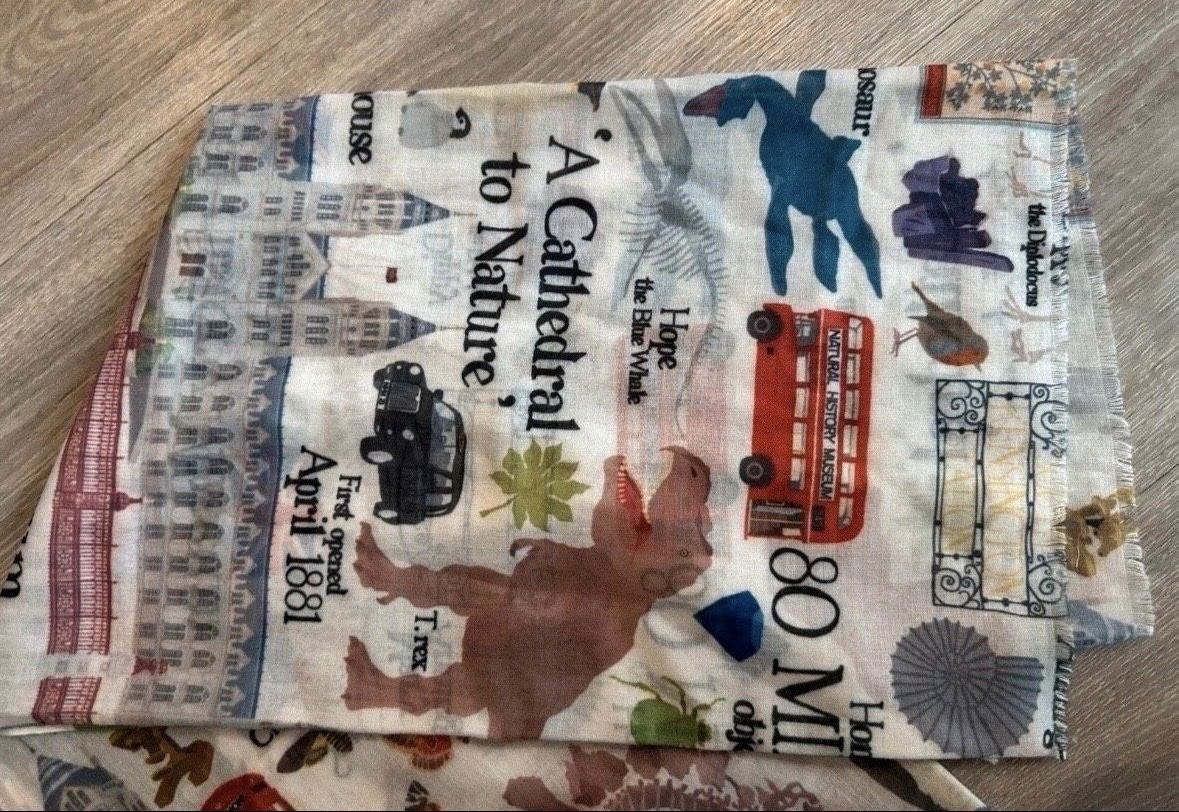 Foulard & Sciarpe: Natural History Museum Schal NEU – Nuovo (secondo la descrizione) da Balgach venduto da ren_xy57 2