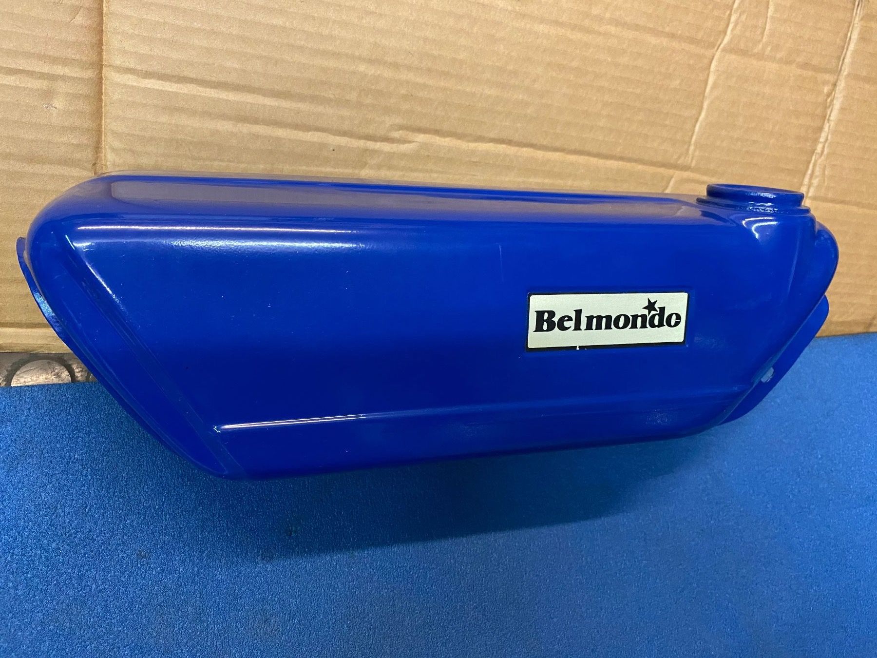 Malaguti Mofas: Tank  belmondo Malaguti mofa – Gebraucht aus Vevey von