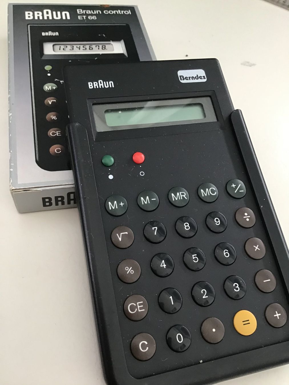 Braun Calcolatrici tascabili: Taschenrechner (Braun) – Usato da zug venduto da Schwarzpeter