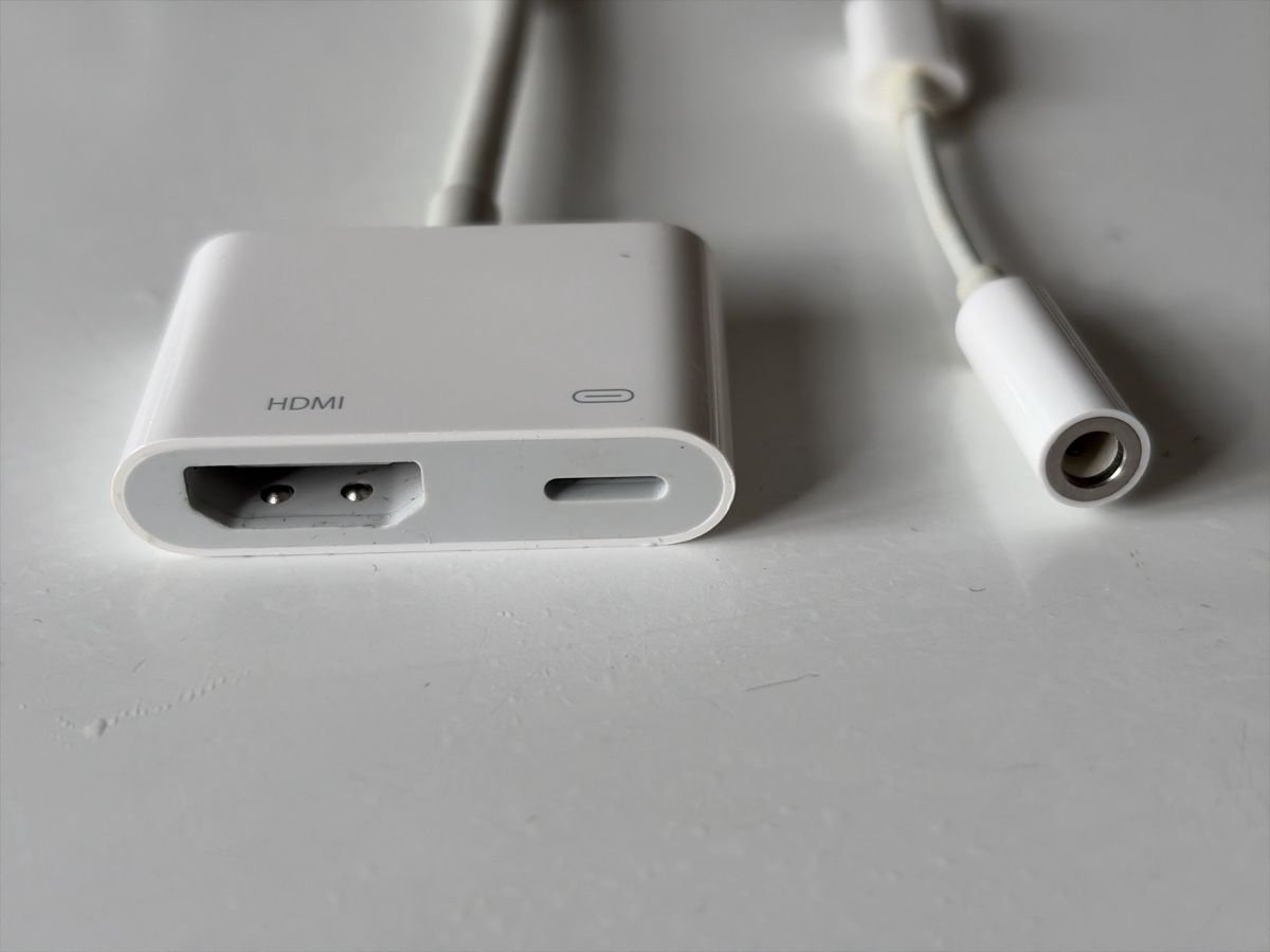 Apple Unità & Adattatore: Apple Digital AV Adapter Lightning + 3.5mm Audio Adapter – Usato da Merenschwand venduto da Sbj 1