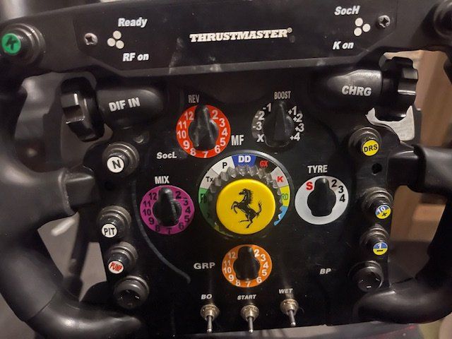 Thrustmaster Controller: Thrustmasters T300RS Lenkrad + PlaySeat Challenge Sim Racing – Gebraucht aus Wollerau von mik_g7hc