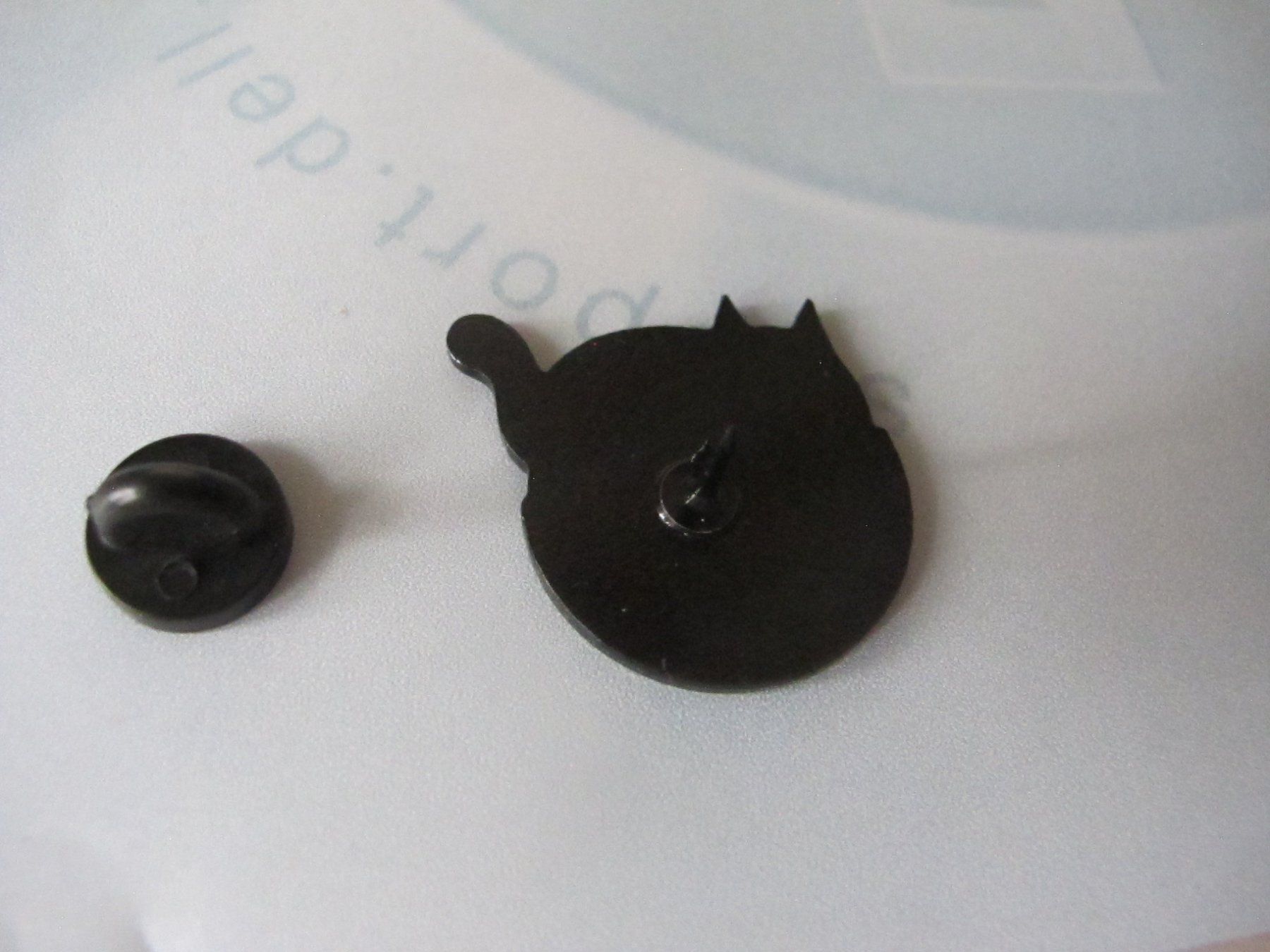 Broches & Aiguilles: Pin: Schwarze Katze auf Wassermelone, neu – Neuf (Voir description) à Löhningen par Chimae67 3