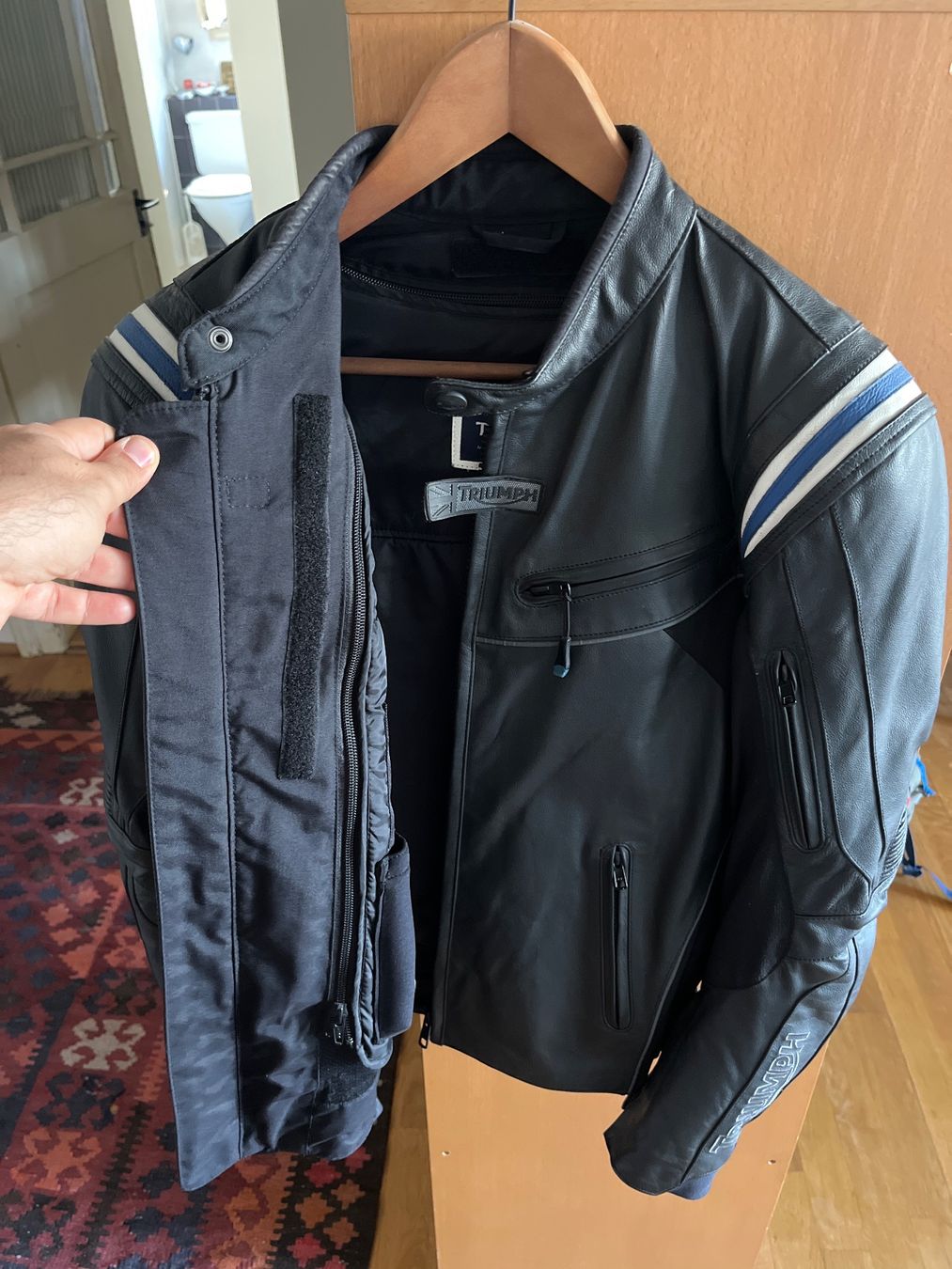 Triumph Jacken: Motorrad-Lederjacke Triumph, Grösse 40/50, mit Protekoren – Gebraucht aus Zürich von MyJewelryRoutine 1