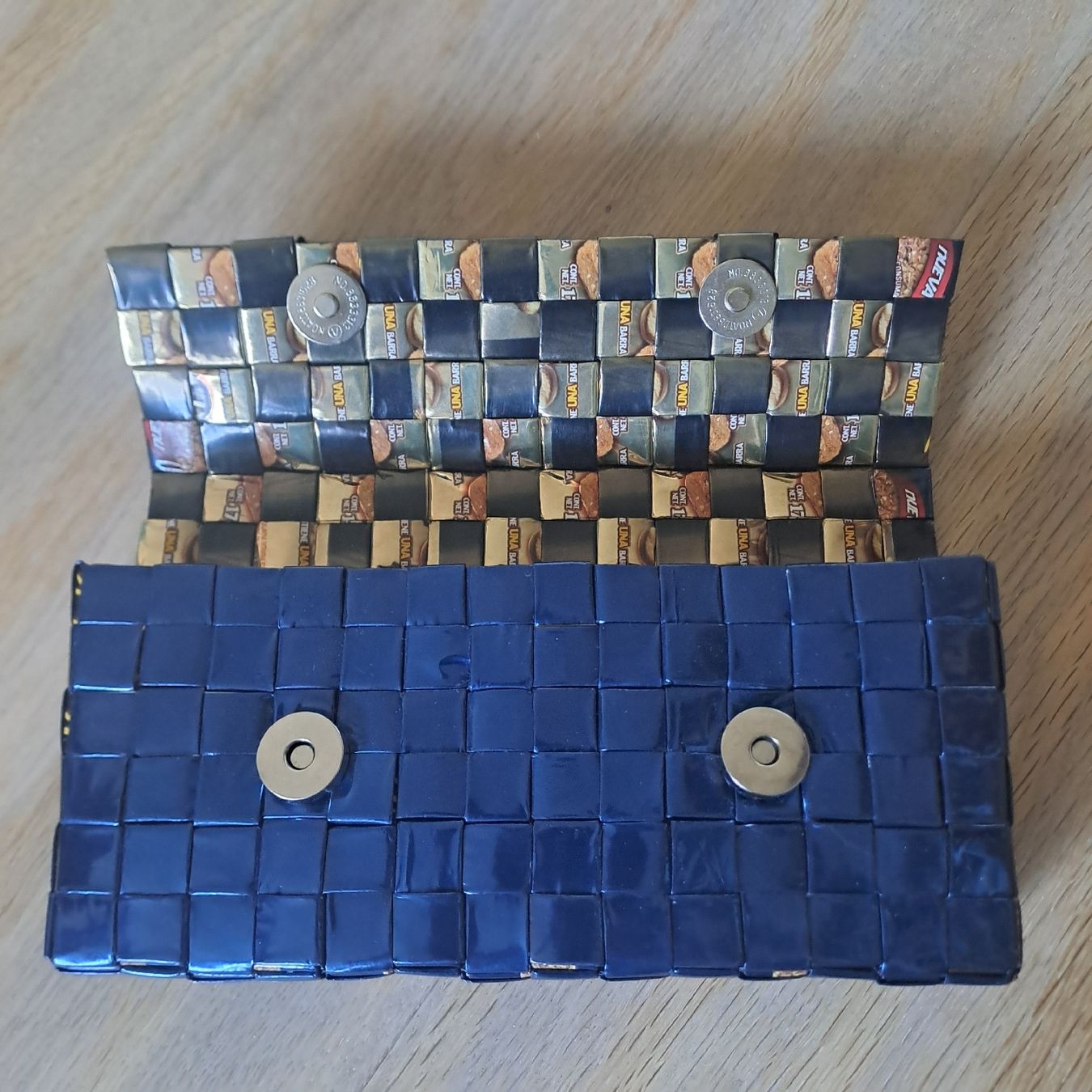 Borse da donna: Clutch Candy Wrap 3 versch. Farben – Nuovo e nell'imballaggio originale da Crissier venduto da zey_h7xh 1