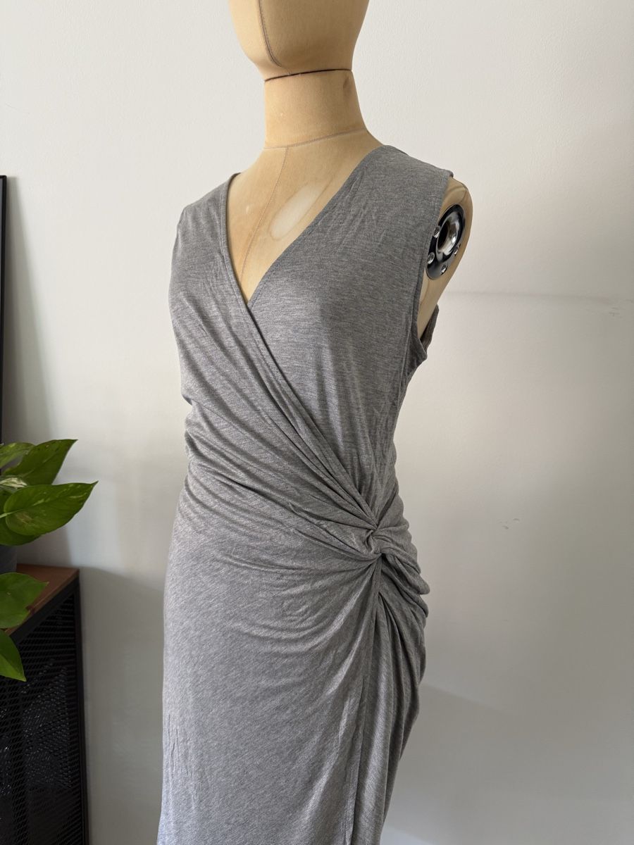 H&M Kleider: H&M Midikleid Grau Drapiert Viskose Elegant Gr.M – Gebraucht aus Lugano von rebecca.wardrobe 1