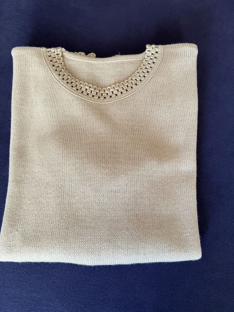 Pulls & Sweat-shirts: Strickpullover beige mit Bordure  – D'occasion à Betschwanden par Dognose
