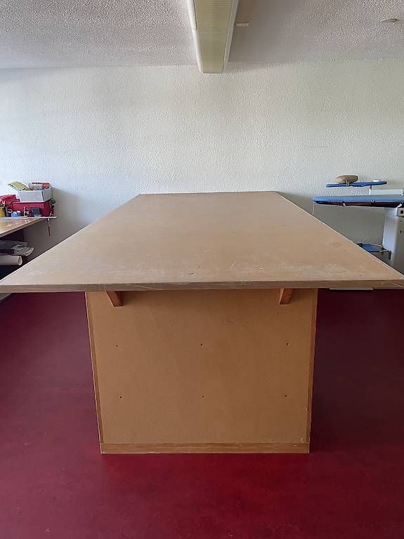 Établis: Arbeitstisch/ Schneideratelier/ Werken – D'occasion à Hämikon par dorada 1