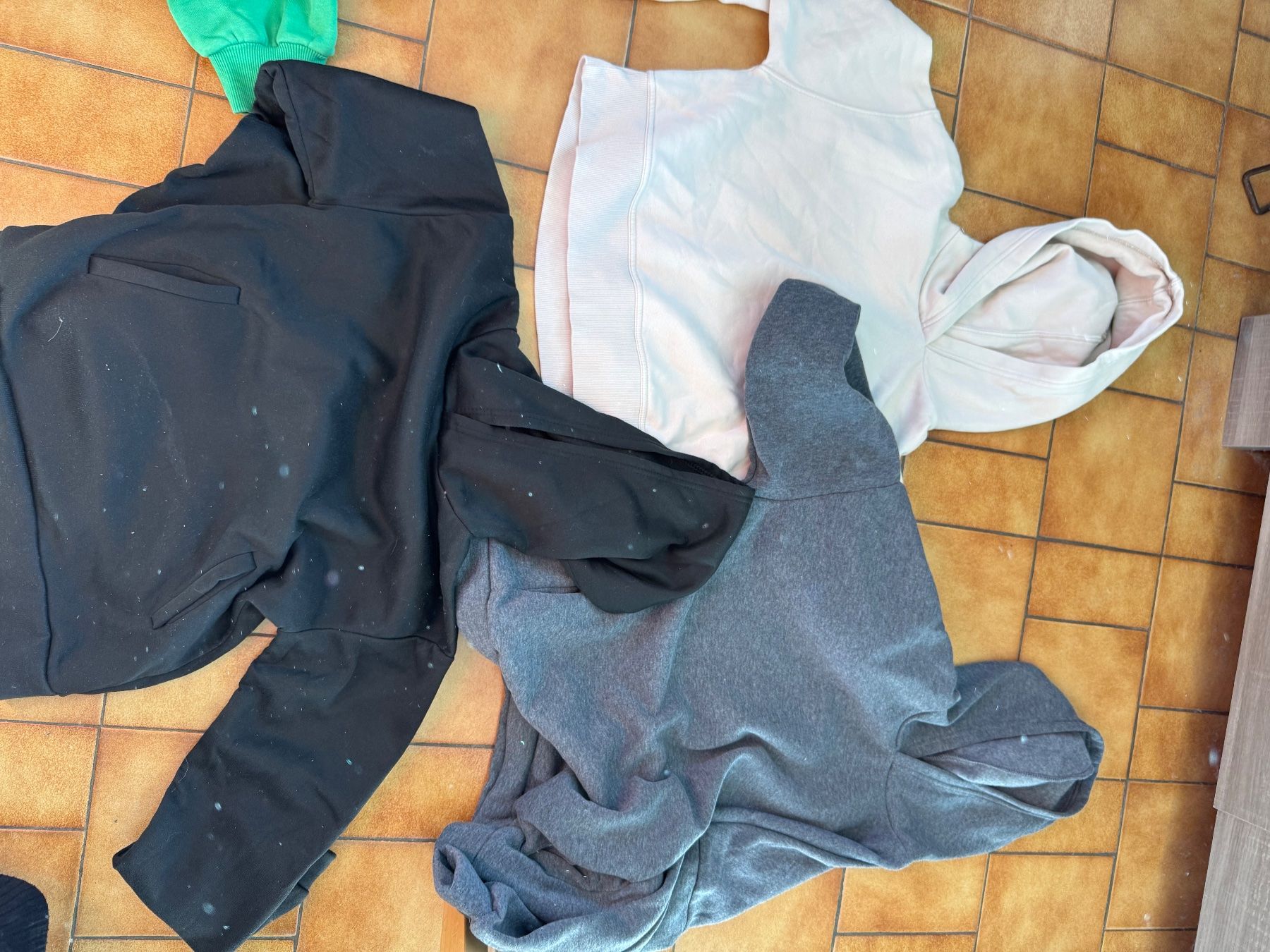Kleiderpakete: Lot 5 pulls Taille S Laura – Gebraucht aus Veyrier von Kimedovapa_1