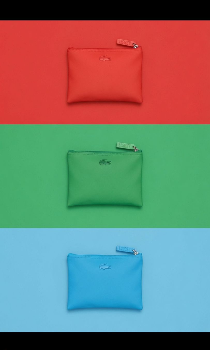 Lacoste Kosmetikkoffer: Pochette Lacoste bleue neuve taille unique – Neu und originalverpackt aus Fribourg von zaz_8xnl