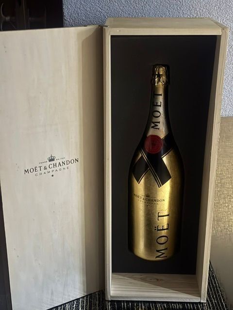 Moet Bevande alcoliche: MOET CHANDON Jeroboam 3 litres édition spéciale – Nuovo e nell'imballaggio originale da Corcelles-Payerne venduto da coach 1