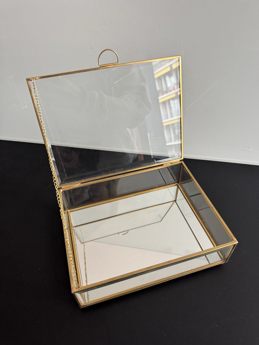 Portagioie: Two Glass Display Boxes with Brass Frame and Mirror Base – Usato da Zug venduto da dadadel 1