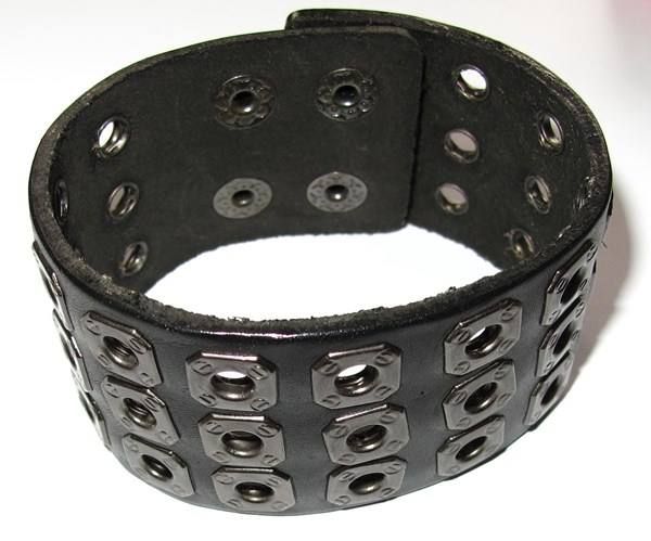 Bracciali & Braccialetti: Steampunk Lederarmband mit coolen Nieten – Nuovo (secondo la descrizione) da Schwanden GL venduto da UHRKNALL 1