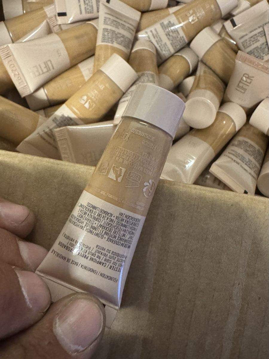 Lettini & sedie per cosmetici: Foundation neu 130 stk.  – Nuovo (secondo la descrizione) da Schlieren venduto da Freundlich02 6