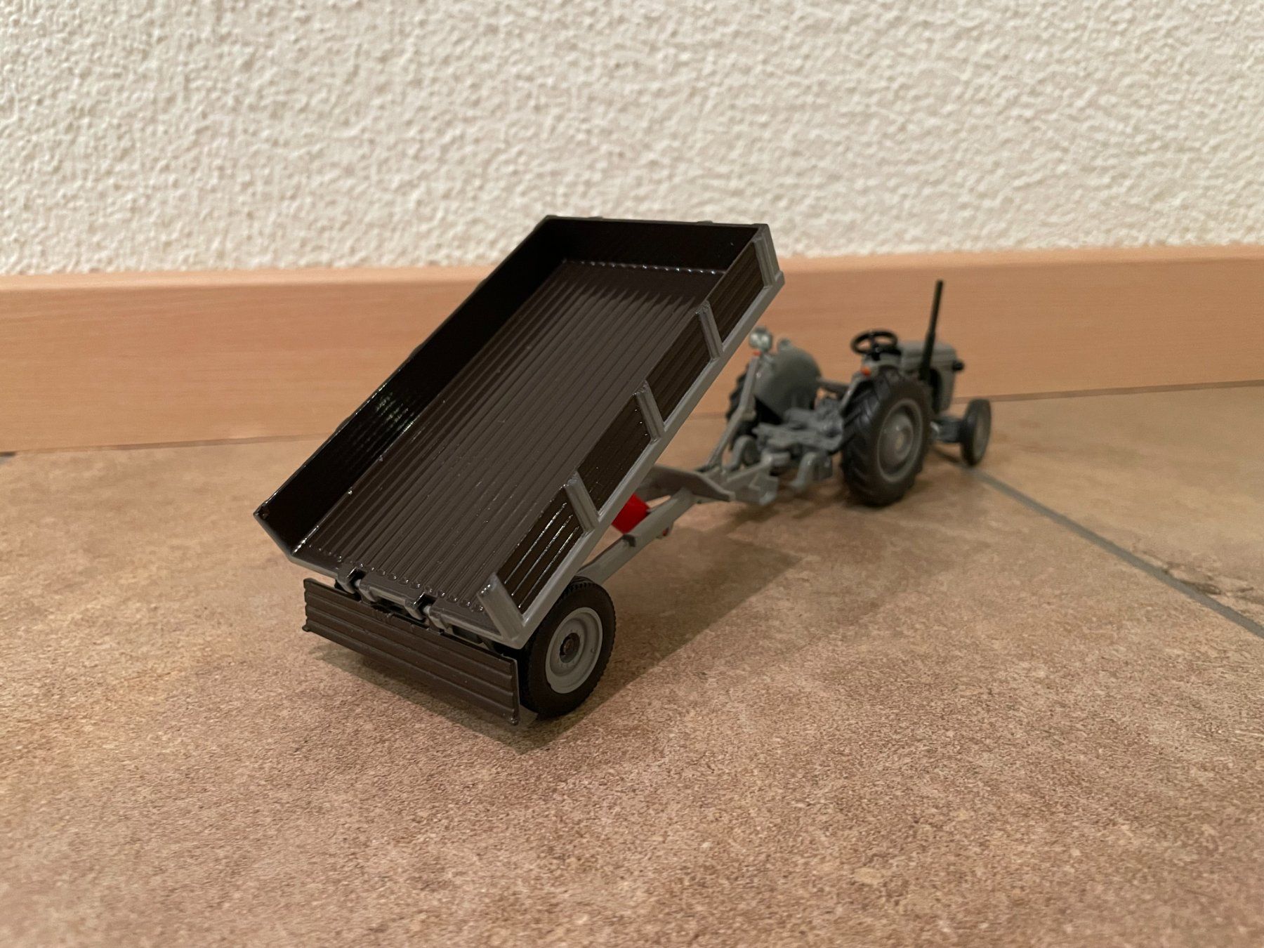 Massey Ferguson Trattori: SIKU Ferguson TE mit Ferguson Anhänger – Nuovo e nell'imballaggio originale da Kreuzlingen venduto da Stefan1150 3