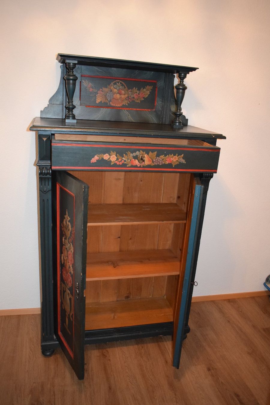 Armadi: Antiker Schrank handbemalt – Usato da Villnachern venduto da jue_65hh 4
