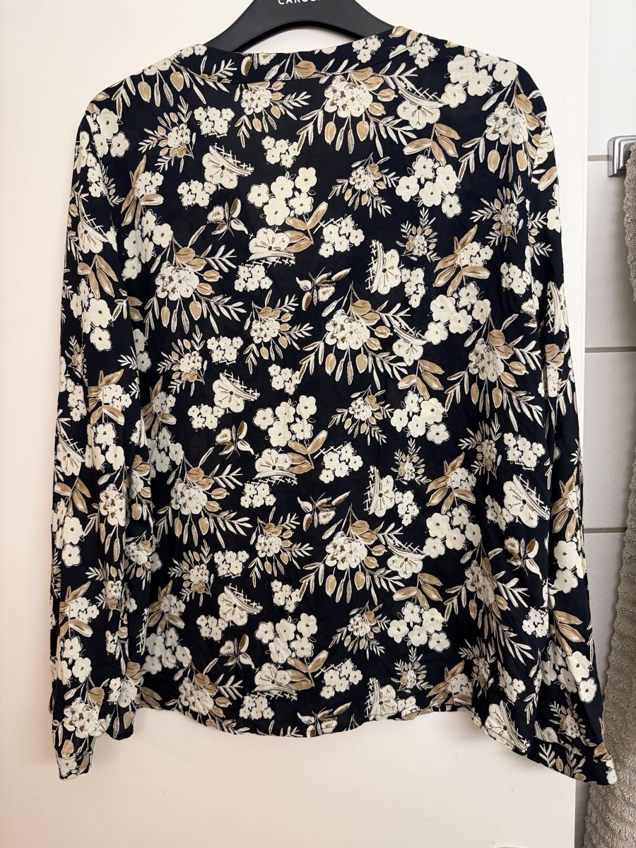 Zara Blusen: Zara Basic Bluse schwarz mit Blumenmuster Grösse XL. – Neu (gemäss Beschreibung) aus Adliswil von StephanieAnnina 2