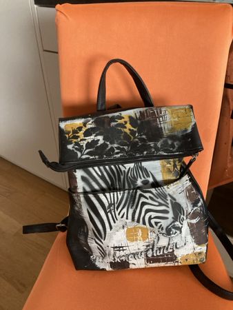 Praktischer Rucksack mit Zebra-Print, neuwertig!