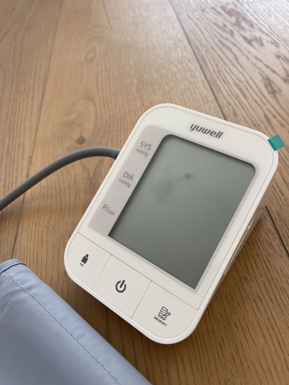 Attrezzature mediche: Blutdruckmessgerät yuwell – Usato da Naters venduto da tob_6x2m 1
