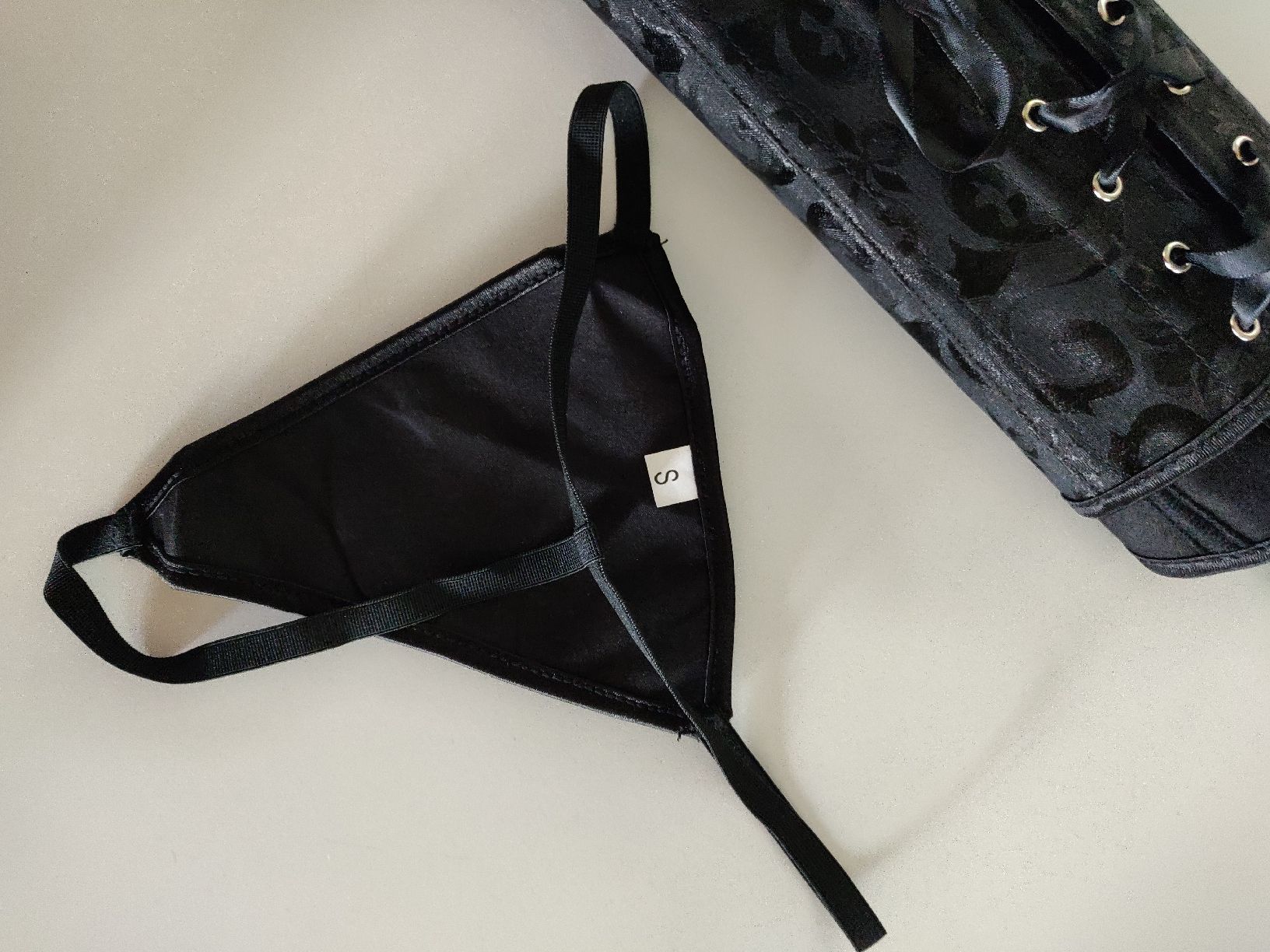 Sonstige Unterwäsche: Schwarzes Korsett mit passendem String Grösse S – Neu und originalverpackt aus Noflen BE von vco_hnn7 4