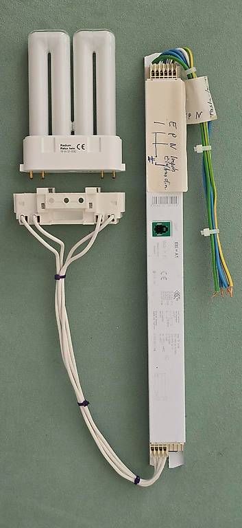 Componenti elettronici: Neonröhre klein mit Vorschaltgerät, gebraucht – Usato da Pfeffingen venduto da rov_9frp 1