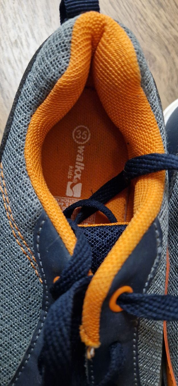 Herrenschuhe: Coole Blinkeschuhe Gr. 35 – Gebraucht aus Fällanden von Stern722 1