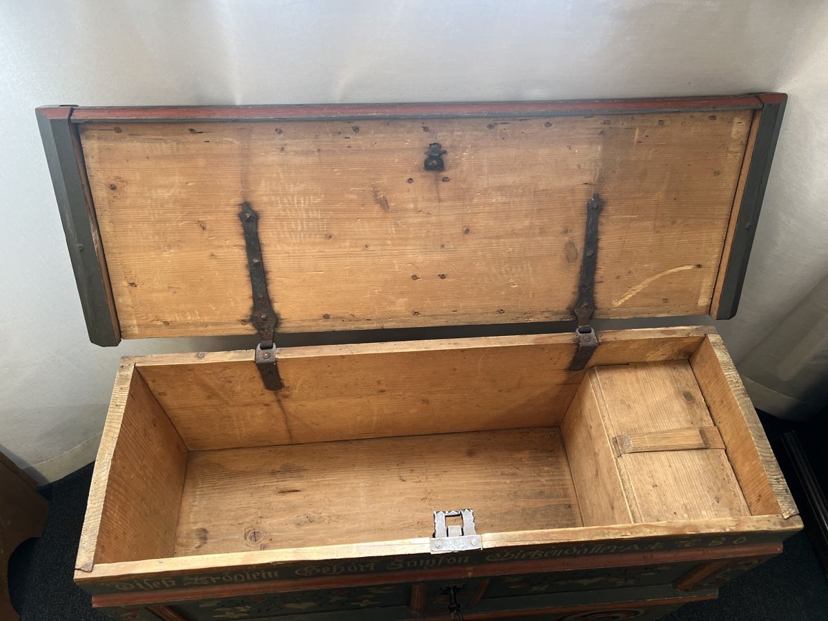 Cassapanche: Selten kleine Ostschweizer Truhe – Usato da Gossau SG venduto da Keller-Antiques 3