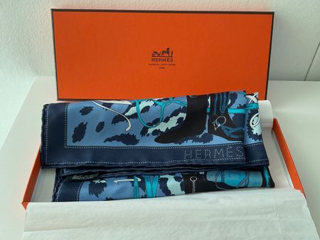 Hermès: "Monsieur Madame“ 42x42, design: Bali Barret